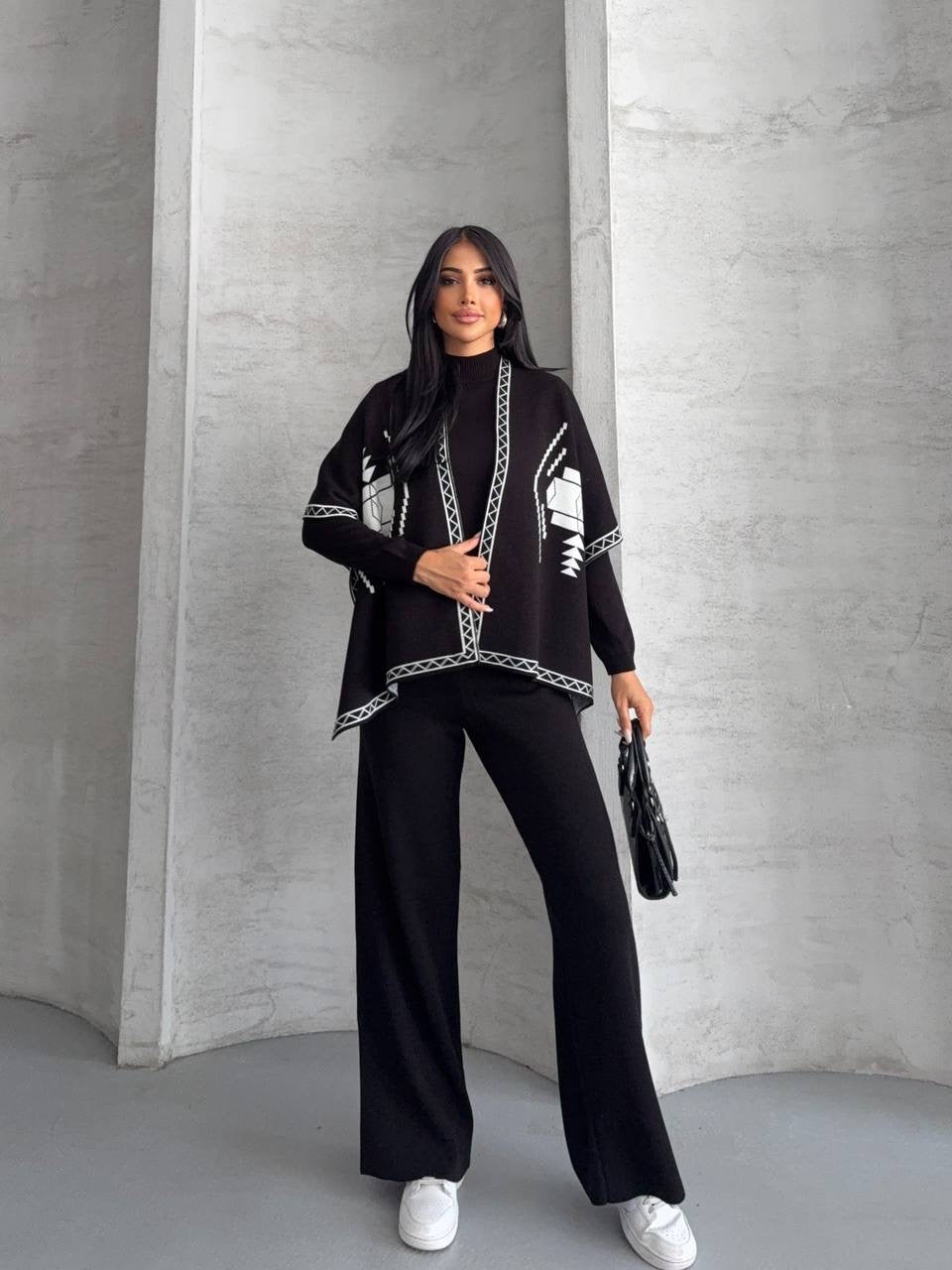 Black Wool Set With a Scarf