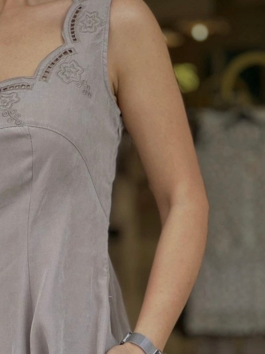 Luna Flow Midi Dress