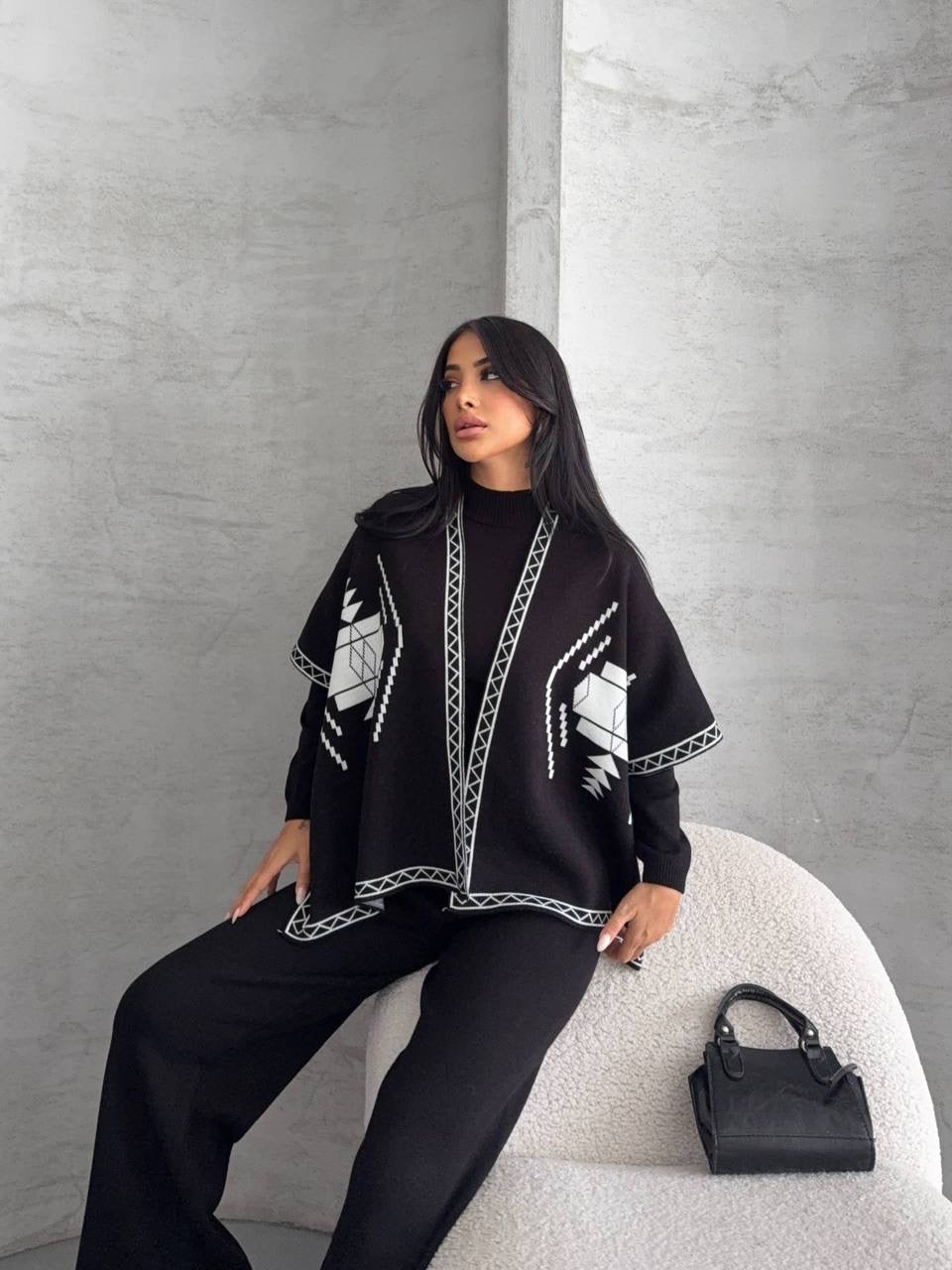 Black Wool Set With a Scarf