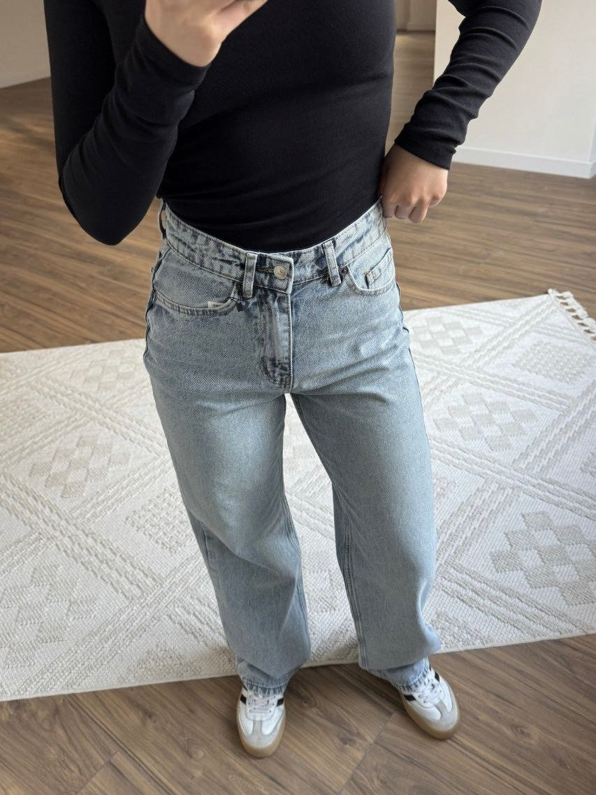 Zara Straight Jeans