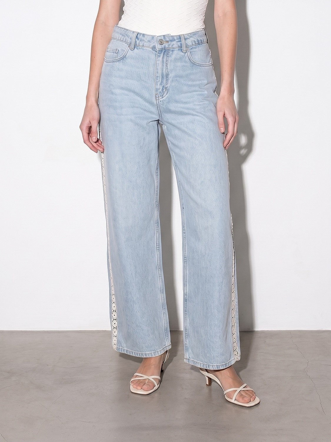 Light Wash Lace Side Wide-Leg Jeans